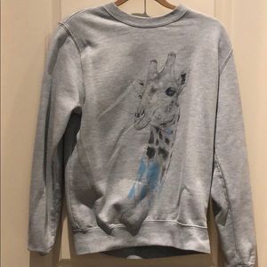 Tate Museum pullover. Giraffe holding paintbrush.